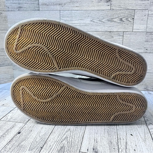 Nike Blazers White and Black High-Top Sneakers - Picture 5 of 7